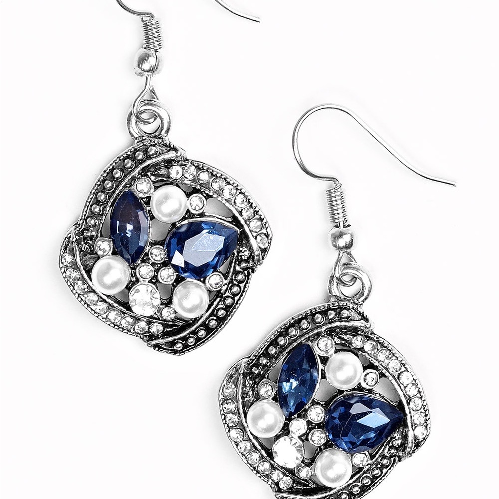 Paparazzi earrings.
